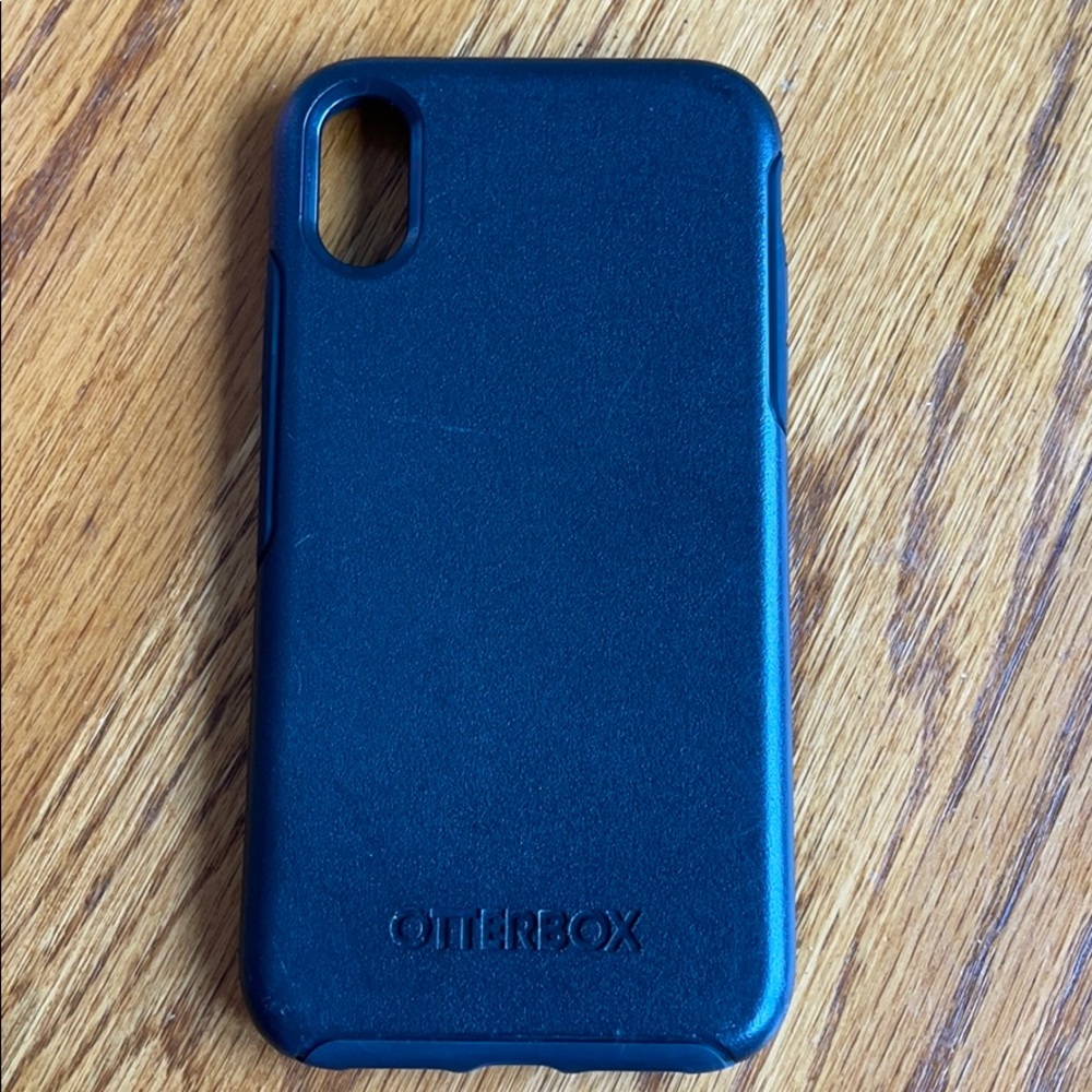 iPhone XR black symmetry otterbox case